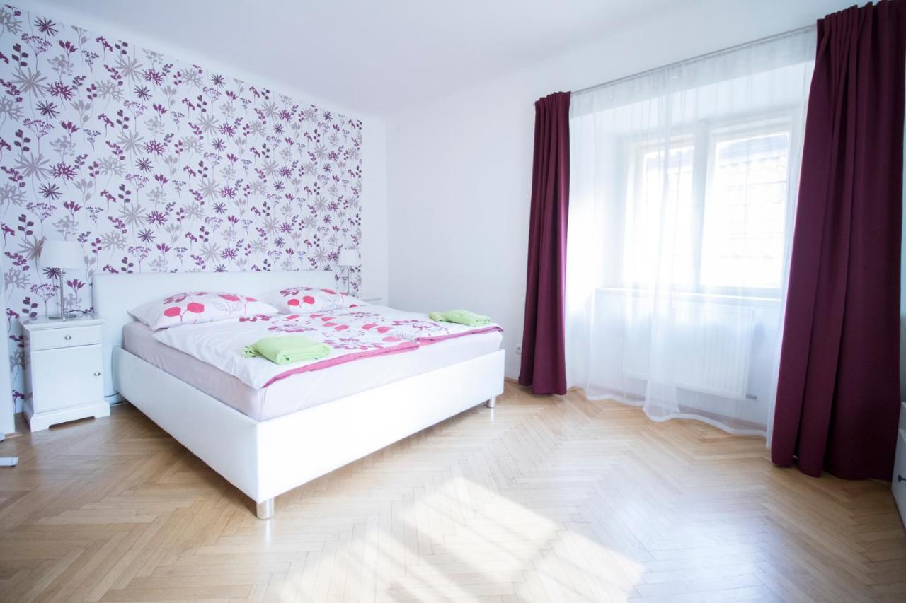 Apartments Old Town Square 27 Прага Екстериор снимка