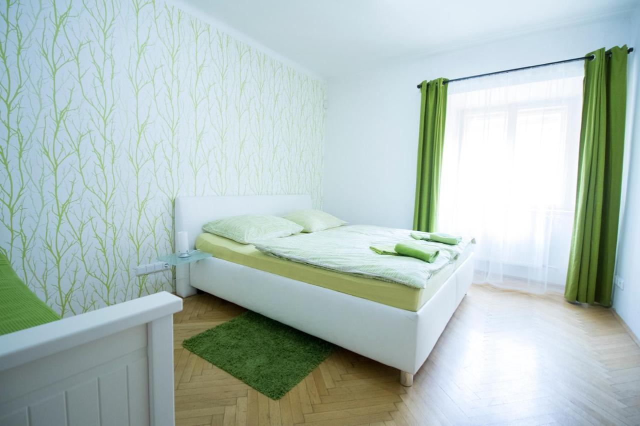 Apartments Old Town Square 27 Прага Екстериор снимка