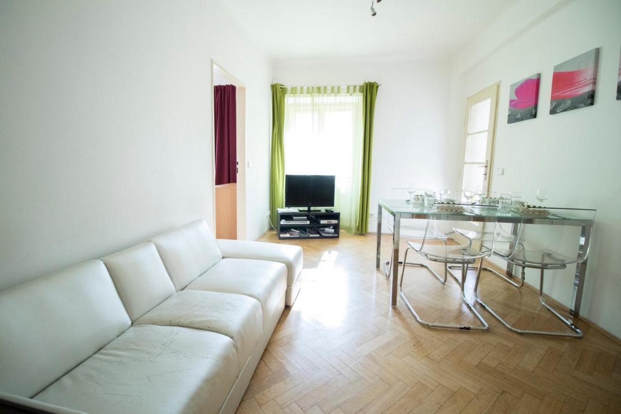 Apartments Old Town Square 27 Прага Екстериор снимка