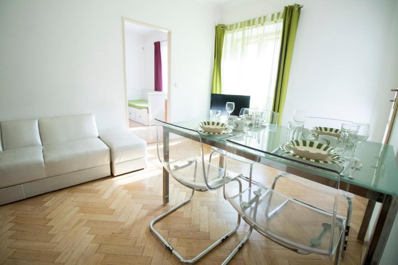 Apartments Old Town Square 27 Прага Екстериор снимка