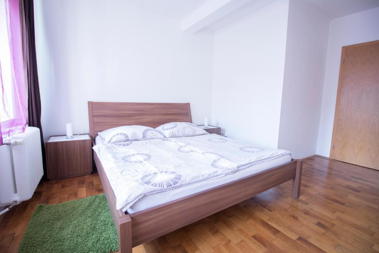 Apartments Old Town Square 27 Прага Екстериор снимка