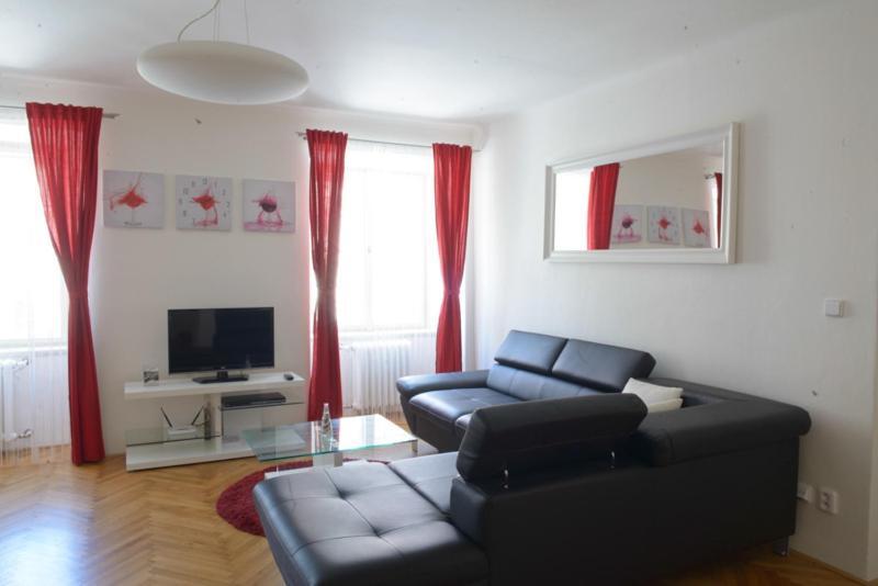 Apartments Old Town Square 27 Прага Стая снимка