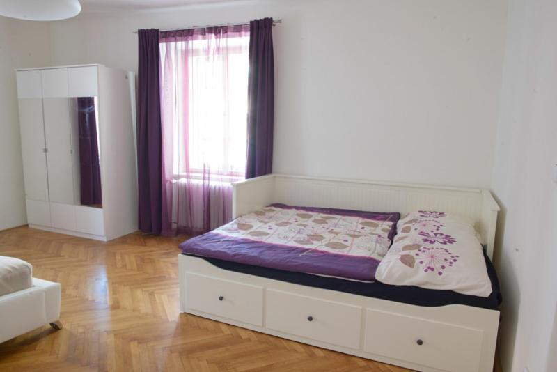 Apartments Old Town Square 27 Прага Стая снимка