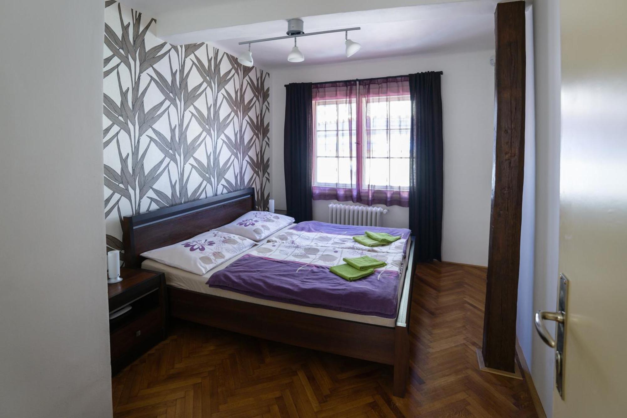 Apartments Old Town Square 27 Прага Стая снимка