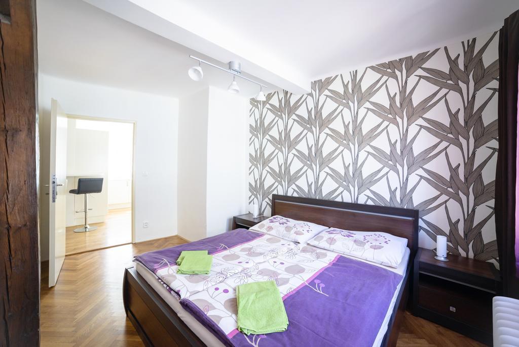 Apartments Old Town Square 27 Прага Стая снимка