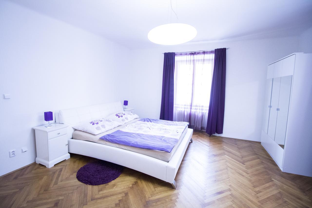 Apartments Old Town Square 27 Прага Екстериор снимка