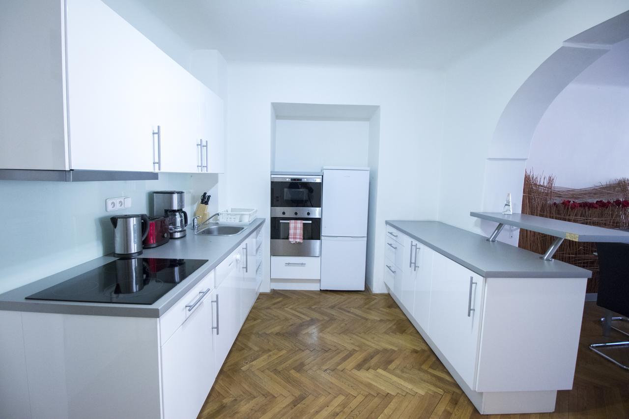 Apartments Old Town Square 27 Прага Екстериор снимка