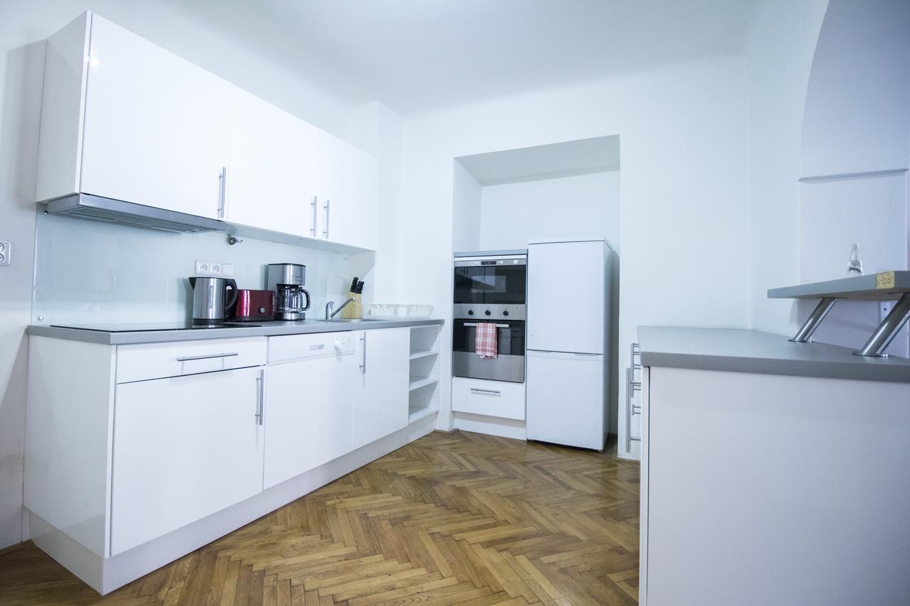Apartments Old Town Square 27 Прага Екстериор снимка