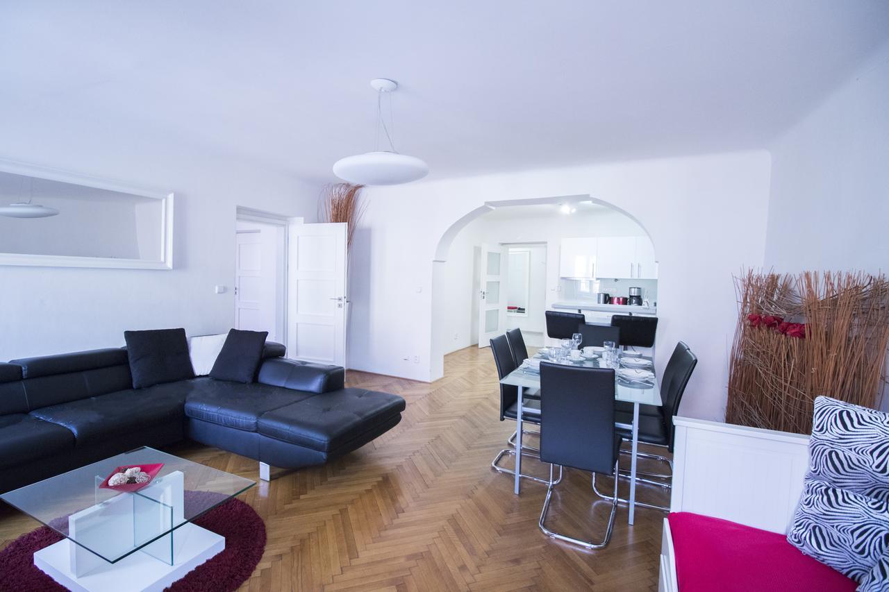 Apartments Old Town Square 27 Прага Екстериор снимка