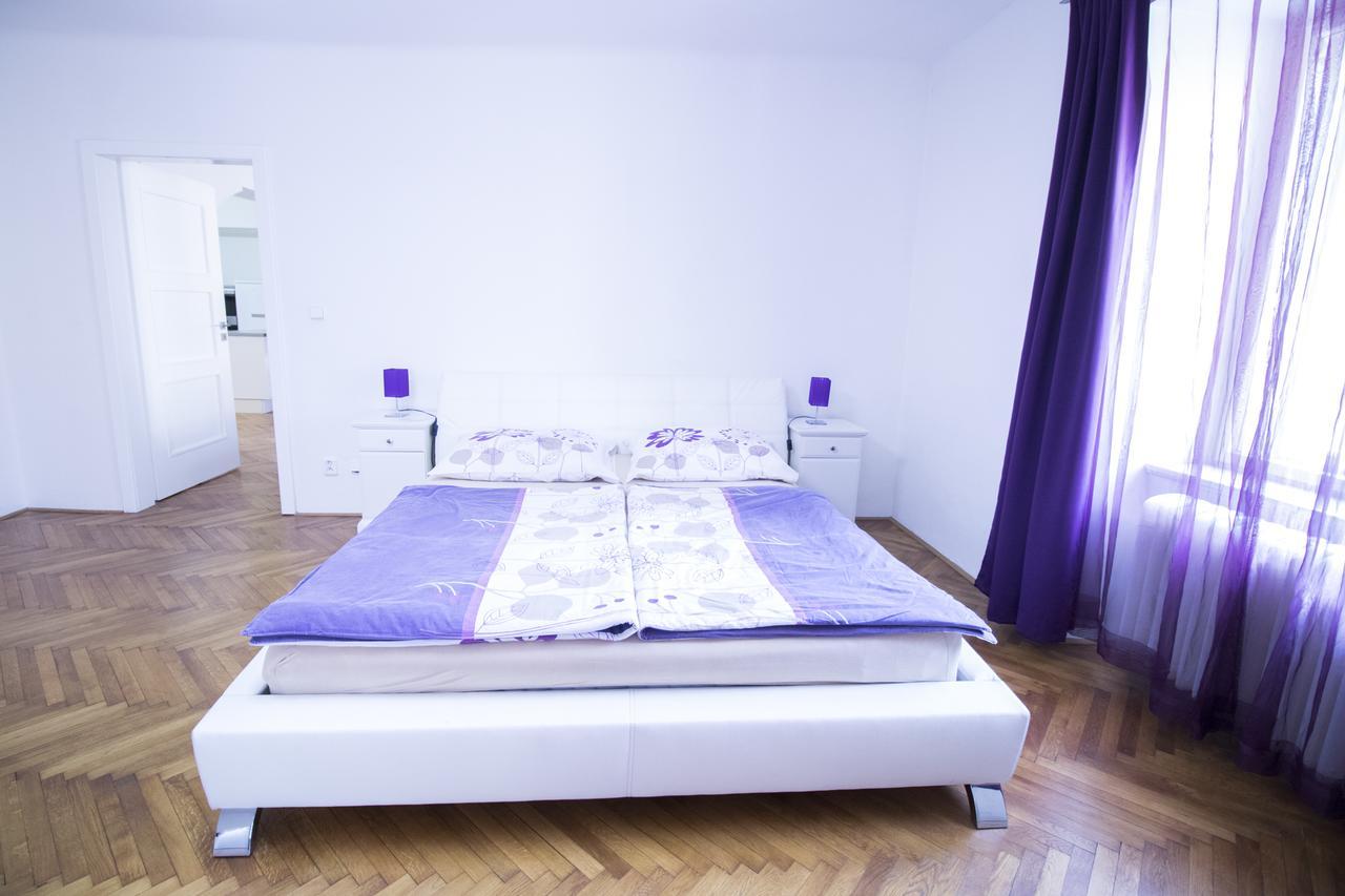 Apartments Old Town Square 27 Прага Екстериор снимка