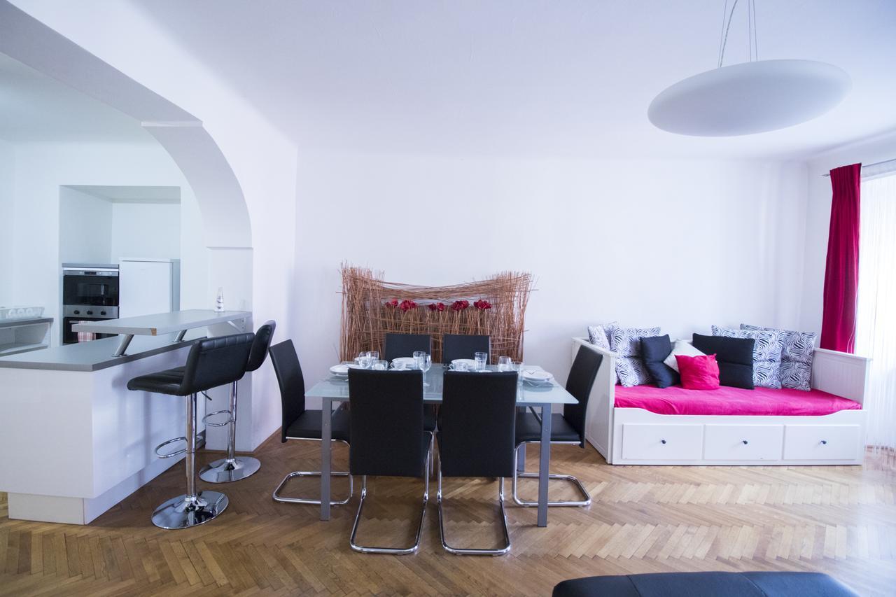 Apartments Old Town Square 27 Прага Екстериор снимка